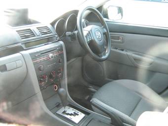 2005 Mazda Axela Pictures