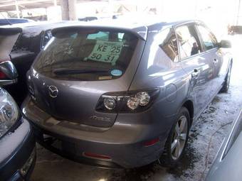 2005 Mazda Axela Pictures