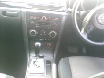2005 Mazda Axela Photos