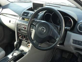 2005 Mazda Axela Pictures