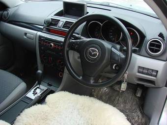 2005 Mazda Axela Photos