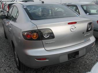 2005 Mazda Axela Pictures