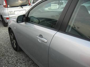 2005 Mazda Axela Photos