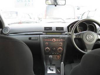 2005 Mazda Axela Photos