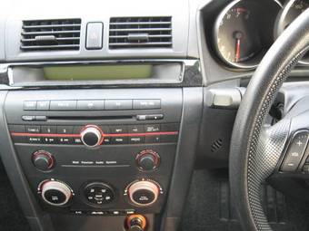 2005 Mazda Axela Photos