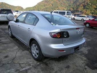 2005 Mazda Axela Pictures