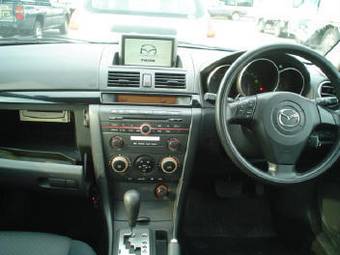 2005 Mazda Axela Pics