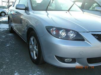 2005 Mazda Axela Pictures