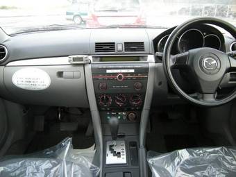 2005 Mazda Axela Photos