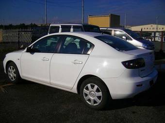 2005 Mazda Axela Pictures