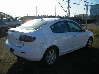 2005 Mazda Axela Pics