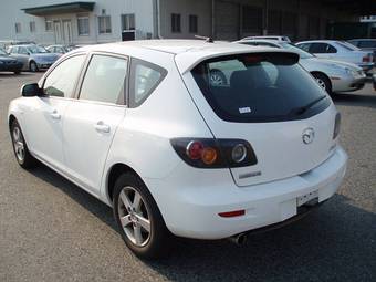 2005 Mazda Axela Pictures