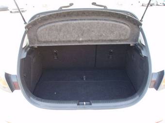 2005 Mazda Axela Pictures