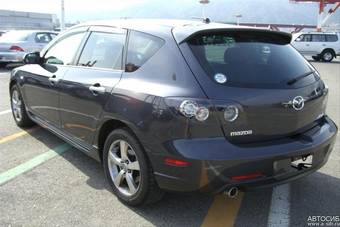 2005 Mazda Axela Pictures