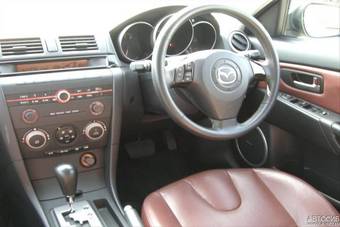 2005 Mazda Axela Pics