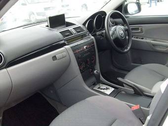 2005 Mazda Axela Photos