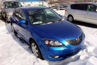 2005 Mazda Axela Photos