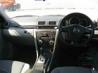 2005 Mazda Axela Pics
