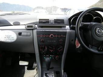 2005 Mazda Axela Pictures