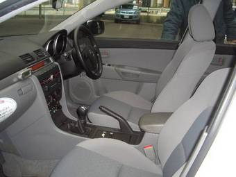 2005 Mazda Axela Pictures