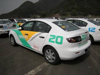 2005 Mazda Axela Pictures
