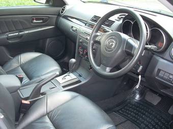 2005 Mazda Axela Pictures