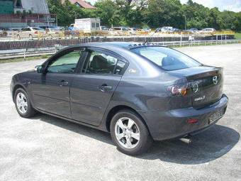 2005 Mazda Axela Images