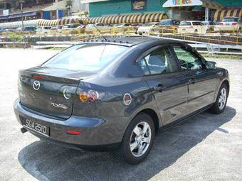 2005 Mazda Axela Pictures