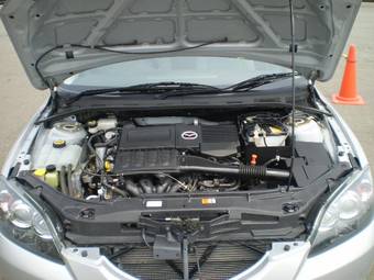 2005 Mazda Axela Pictures