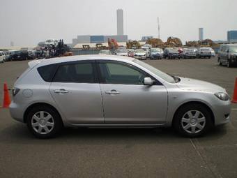 2005 Mazda Axela Pictures