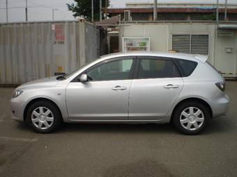 2005 Mazda Axela Photos