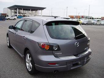 2005 Mazda Axela Pictures