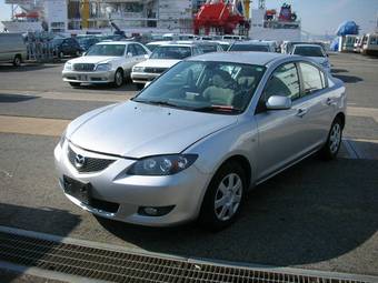 2005 Mazda Axela Photos