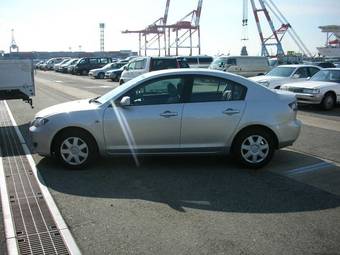 2005 Mazda Axela Pictures