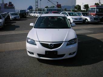 2005 Mazda Axela Images
