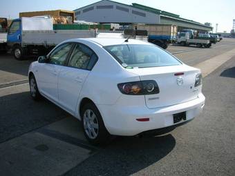 2005 Mazda Axela Pictures