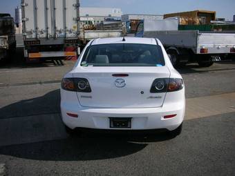 2005 Mazda Axela Pictures