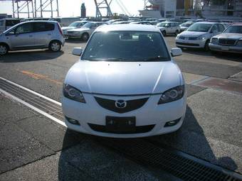 2005 Mazda Axela Photos