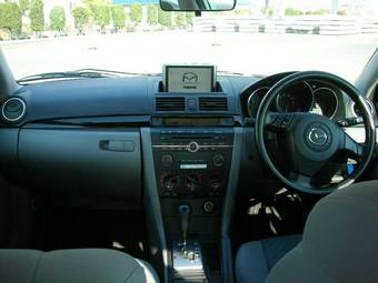 2005 Mazda Axela Pics