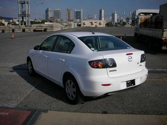 2005 Mazda Axela Photos