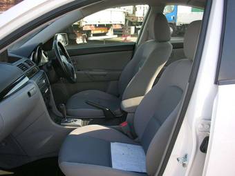 2005 Mazda Axela Images