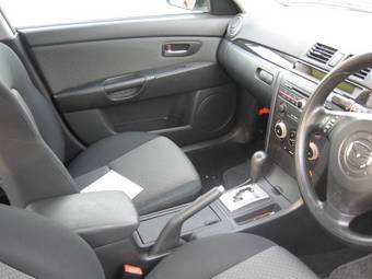 2005 Mazda Axela Pictures