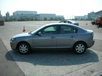 2005 Mazda Axela Photos