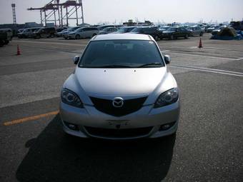 2005 Mazda Axela Pictures