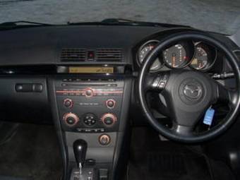2005 Mazda Axela Pictures