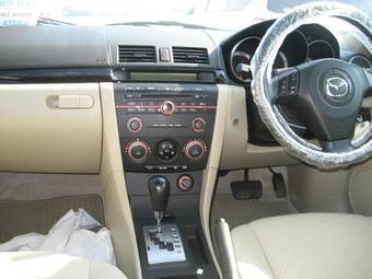 2005 Mazda Axela Images
