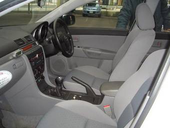 2005 Mazda Axela Images