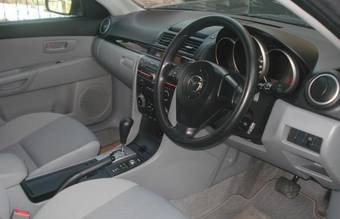 2005 Mazda Axela Pictures