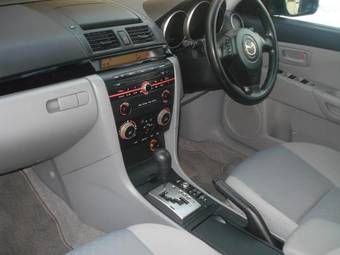 2005 Mazda Axela Photos
