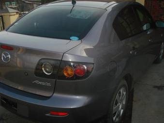 2005 Mazda Axela Pictures